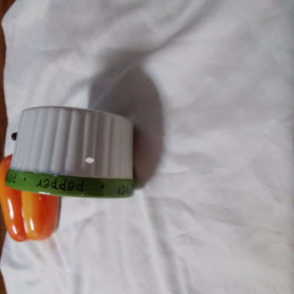 Certified International Orange Pepper Dish - Picture 4 of 11